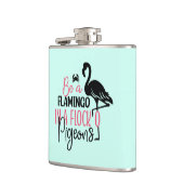 Wees een flamingo in een kudde duiven heupfles (Links)