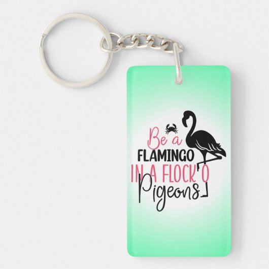 Wees een flamingo in een kudde duiven sleutelhanger (Voorkant)