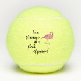 Wees een Flamingo in een kudde duiven Tennisballen
