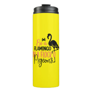 Wees een flamingo in een kudde duiven thermosbeker