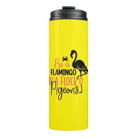 Wees een flamingo in een kudde duiven thermosbeker (Voorkant)
