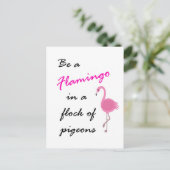 Wees een Flamingo in een zwerm duiven Briefkaart (Staand voorkant)