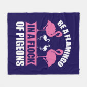 Wees een flamingo in een zwerm duiven fleece deken (Voorkant (Horizontaal))