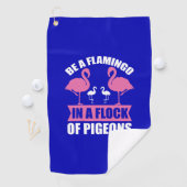 Wees een flamingo in een zwerm duiven golfhanddoek (Insitu)