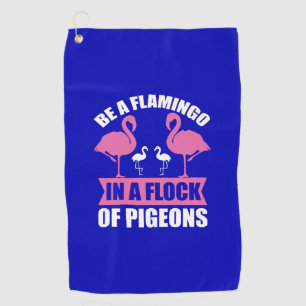Wees een flamingo in een zwerm duiven golfhanddoek