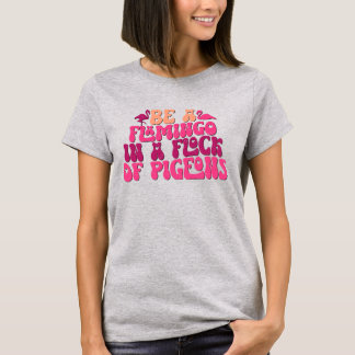 Wees een flamingo in een zwerm duiven grappig t-shirt