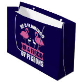 Wees een flamingo in een zwerm duiven groot cadeauzakje (Voorkant Gekanteld)