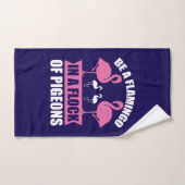 Wees een flamingo in een zwerm duiven handdoek (Handdoek)