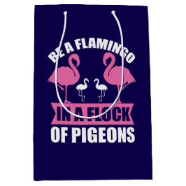 Wees een flamingo in een zwerm duiven medium cadeauzakje