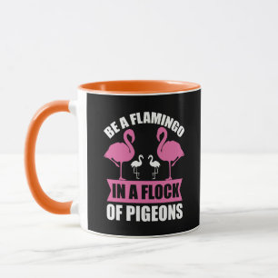 Wees een flamingo in een zwerm duiven mok