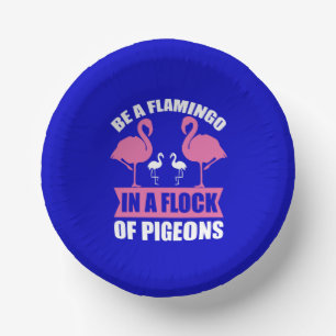 Wees een flamingo in een zwerm duiven papieren kommen