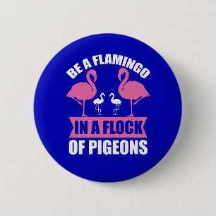 Wees een flamingo in een zwerm duiven ronde button 5,7 cm
