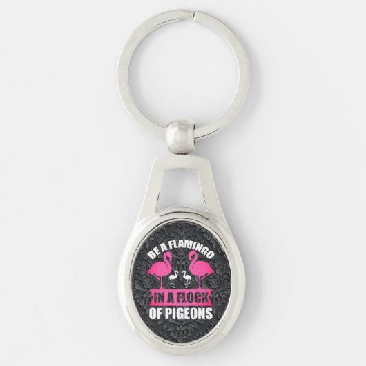 Wees een flamingo in een zwerm duiven sleutelhanger (Voorkant)