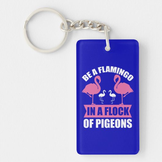Wees een flamingo in een zwerm duiven sleutelhanger (Voorkant)