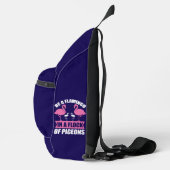 Wees een flamingo in een zwerm duiven sling bag (Rechts)