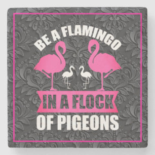 Wees een flamingo in een zwerm duiven stenen onderzetter