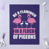 Wees een flamingo in een zwerm duiven tissuepapier (Craft)
