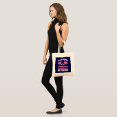 Wees een flamingo in een zwerm duiven tote bag (Voorkant (model))