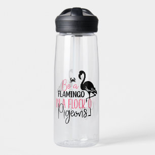 Wees een flamingo in een zwerm duiven waterfles