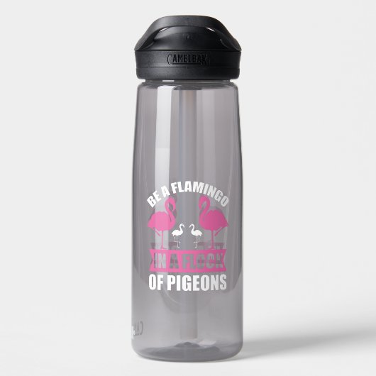 Wees een flamingo in een zwerm duiven waterfles (Achterkant)