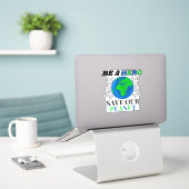 Wees een held red onze planeet aarde tekst sticker (Laptop op bureau)
