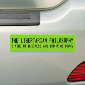 Wees een libertariër en bemoei je met je eigen zak bumpersticker (Op auto)