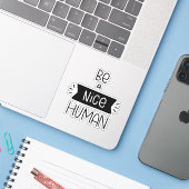 Wees een mooi mens sticker (Laptop met iPhone)