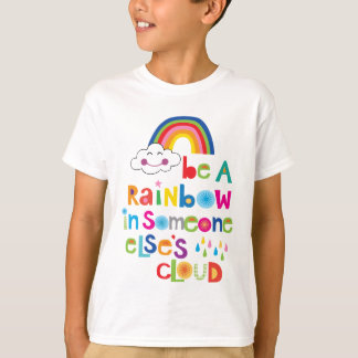 Wees een regenboog in een andere wolk t-shirt