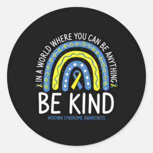 Wees een soort regenboogwereld onderaan Syndrome D Ronde Sticker