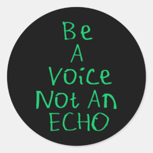 Wees een stem, geen echo-Sticker Ronde Sticker