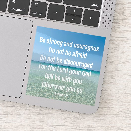 Wees een sterke Inspirerend Bible Verse Beach Lapt Sticker (Detail)