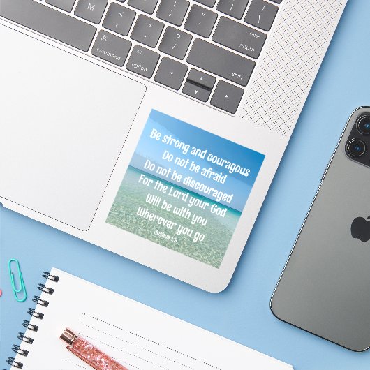 Wees een sterke Inspirerend Bible Verse Beach Lapt Sticker (Laptop met iPhone)