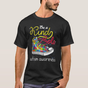 Wees Een Vriendelijke Zool Regenboog Trendy Puzzel T-shirt