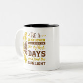 Wees een zonnebloem tweekleurige koffiemok (Voorkant links)