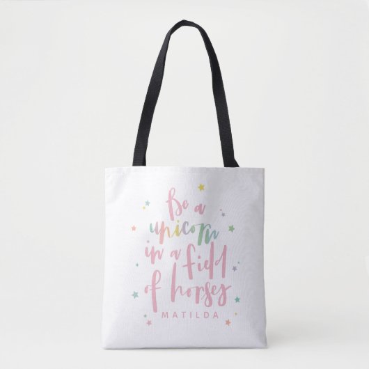 WEES EENHOORN IN EEN VELD VAN PAARDEN TOTE BAG (Voorkant)
