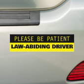 Wees geduldig, gezagsgetrouwe chauffeur bumpersticker (Op auto)