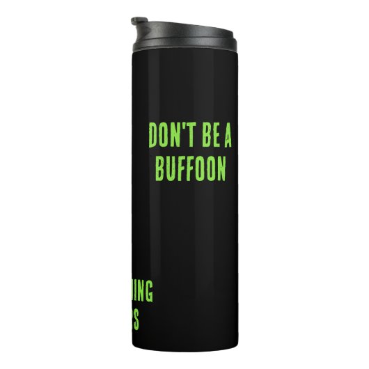 Wees geen Mok van Buffoon Traveler (Geroteerd rechts)