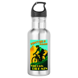 Wees geen roadie wild meisjes rijden mountainbikes waterfles