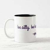 Wees gekke, wees eerlijk, wees vriendelijk. - emer tweekleurige koffiemok (Links)