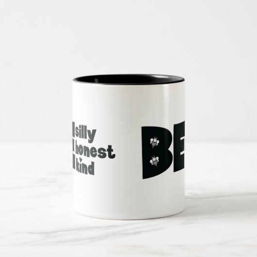 Wees Grappig Ehrlijk Vriendelijk Inspirerend Tweekleurige Koffiemok (Center)