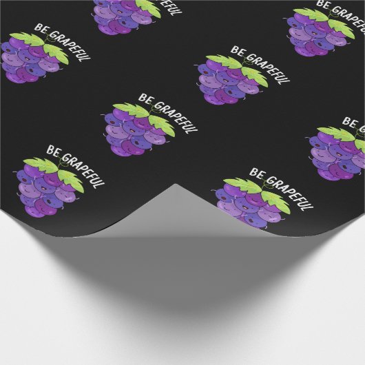 Wees Grappige Grape Bunch Pun Dark BG Cadeaupapier (Hoek)