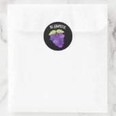 Wees Grappige Grape Bunch Pun Dark BG Ronde Sticker (Tas)