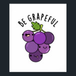 Wees grappige positieve druif woordspeling poster<br><div class="desc">Be Grapeful Grape Pun bevat een schattig stel dankbare druiven. Perfect woordspeling cadeau voor familie en vrienden die houden van schattige fruit druif puns.</div>