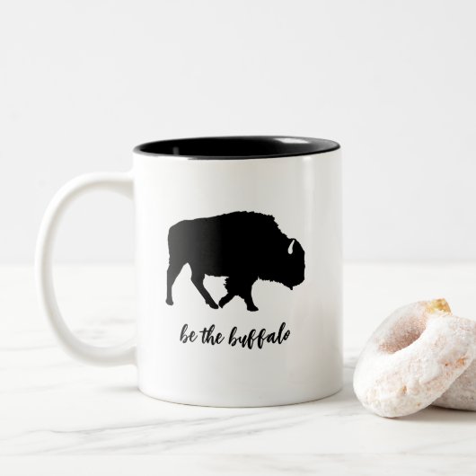 Wees het Buffalo Silhouet Tweekleurige Koffiemok (Met donut)