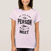 Wees het soort persoon dat je wilt ontmoeten Motiv T-shirt (Voorkant)