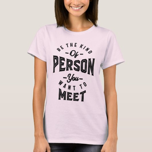 Wees het soort persoon dat je wilt ontmoeten Motiv T-shirt (Voorkant)