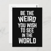 Wees het vreemde grappige citaat briefkaart (Voorkant / Achterkant)