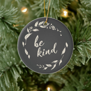 Wees Inspirerend Citaat Floral Wreator in Black Keramisch Ornament