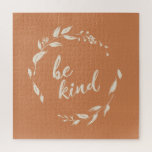 Wees Inspirerend Citaat Terracotta Wreatta Legpuzzel<br><div class="desc">Deze puzzel bevat de oprechte boodschap "wees vriendelijk" omringd door een delicate krans van bladeren en takken in een minimalistische, met de hand getekende stijl. Tegen een warme, aardse achtergrond straalt dit ontwerp een gevoel van kalmte en aanmoediging uit, waardoor het perfect is voor degenen die positiviteit en een mindful...</div>
