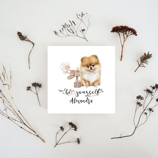 Wees jezelf Cute Pommeren puppy naast brievenbus Kaart